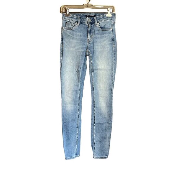 Calvin Klein Jeans light wash mid rise skinny jeans - Picture 1 of 9